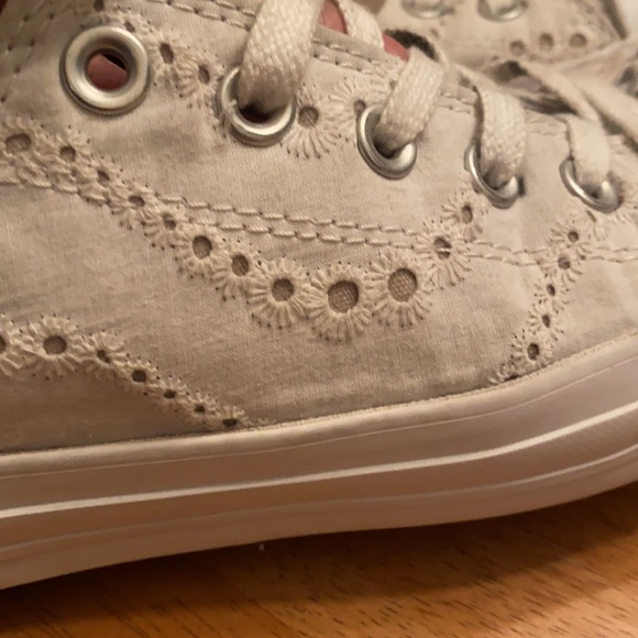 Converse All Star off white/ white lace like design sneakers nice, size 8, - Picture 8 of 16